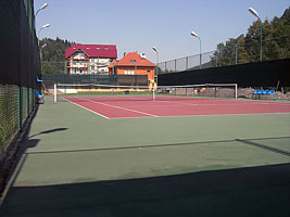 Теннисный корт в Карпатах