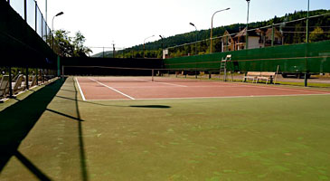 Теннисный корт в Карпатах